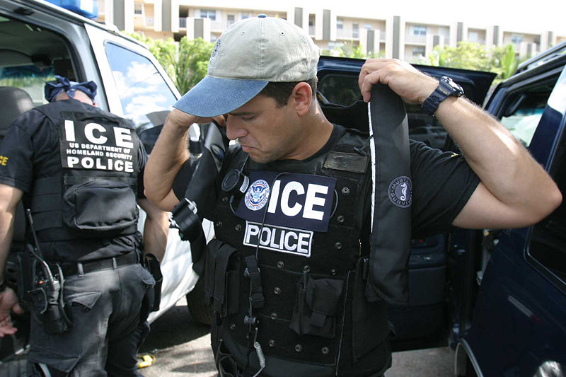 800px-US_Immigration_and_Customs_Enforcement_SWAT
